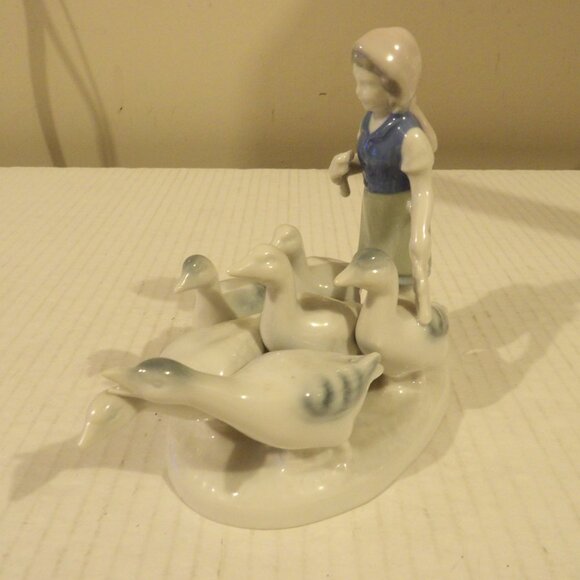 + Gerold Porcelain Figurine Girl With Geese Bavarian West Germany 4902 - Picture 2 of 5